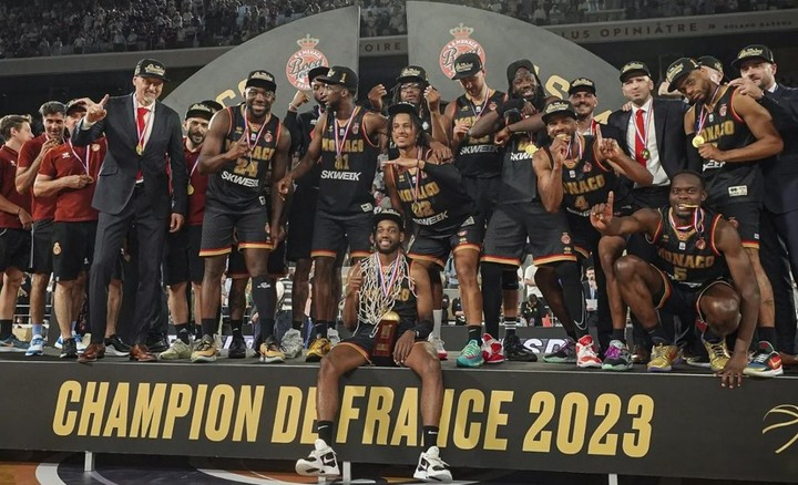 V nedeľu oslavoval Djoković, vo štvrtok kurt obsadilo basketbalové finále